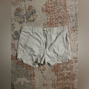 VERY CUTE WHITE AND BLUE STRIPED BEACH SHORTS!! 🏝️🌊